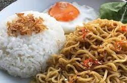 Beragam Kebiasaan Makan di Indonesia yang Bikin Kaget.