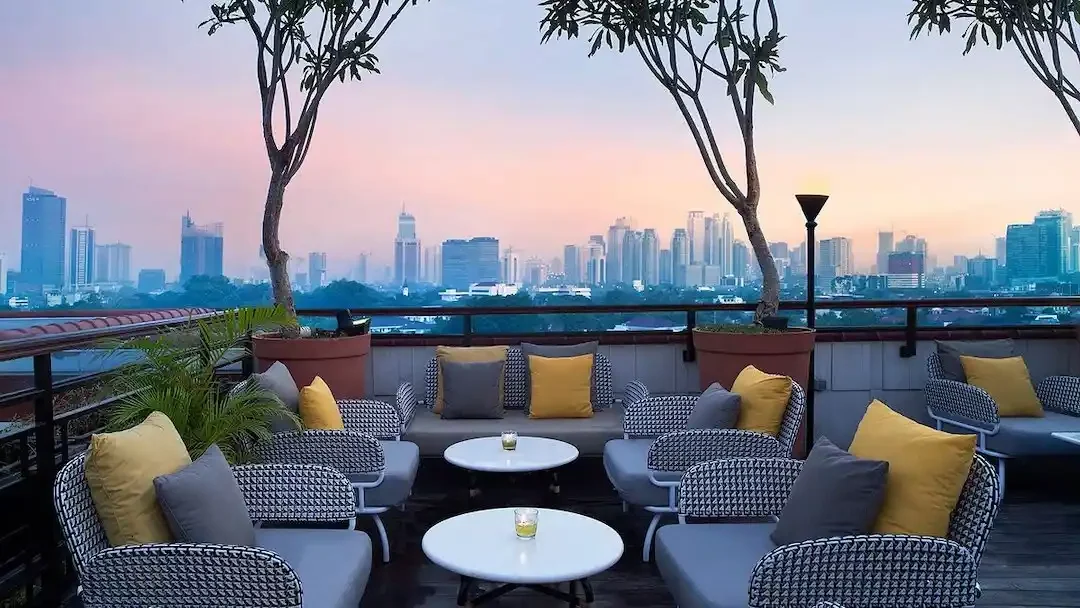 Cafe Rooftop Jakarta dengan Nuansa Romantis ala Budaya Urban