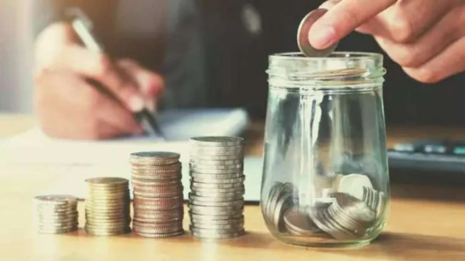 Tips Cerdas Kelola Gaji UMR di Tengah Ekonomi Tak Stabil