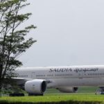 Pesawat Saudia 442 Jemaah Dievakuasi Adanya Ancaman Bom